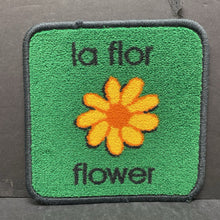 Load image into Gallery viewer, English/Spanish "la Flor"/"Flower" Carpet Square

