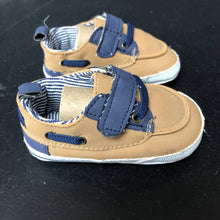 Load image into Gallery viewer, Boys Velcro Shoes
