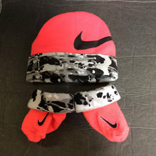 Load image into Gallery viewer, Girls Hat &amp; Booties

