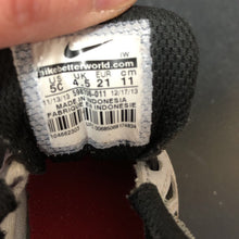 Load image into Gallery viewer, Boys Flex Supreme Sneakers
