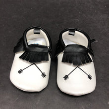 Load image into Gallery viewer, Boys Moccasins (Ava Olivia)
