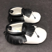 Load image into Gallery viewer, Boys Moccasins (Ava Olivia)
