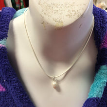 Load image into Gallery viewer, Beaded Necklace
