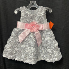 Load image into Gallery viewer, sleeveless rosette patterned formal dress w/ flower bow
