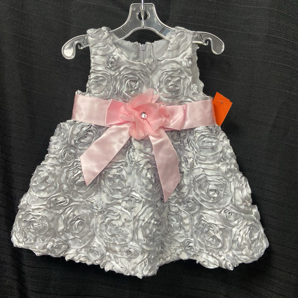 sleeveless rosette patterned formal dress w/ flower bow
