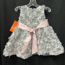 Load image into Gallery viewer, sleeveless rosette patterned formal dress w/ flower bow
