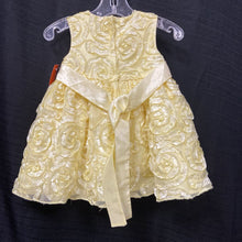 Load image into Gallery viewer, sleeveless rosette patterned formal dress w/ flower
