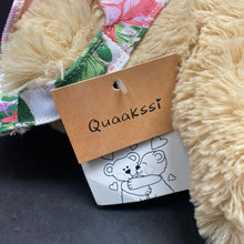 Load image into Gallery viewer, Bear w/Hat (NEW) (Quaakssi)
