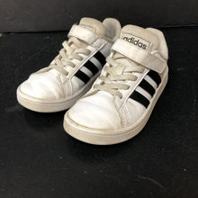 Load image into Gallery viewer, Boys Velcro Sneakers
