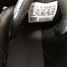 Load image into Gallery viewer, Boys Sneakers
