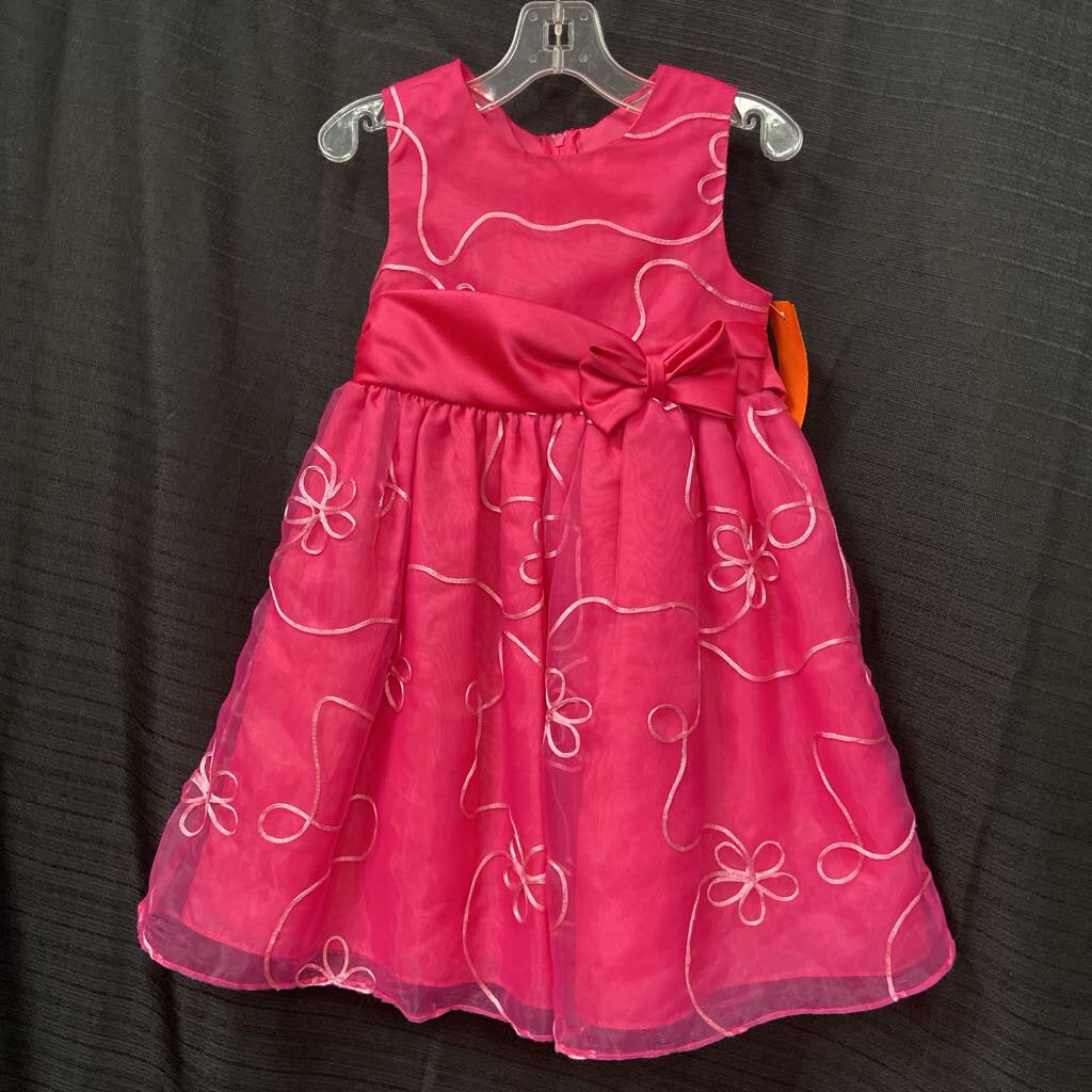 sleeveless dress w/ flowers