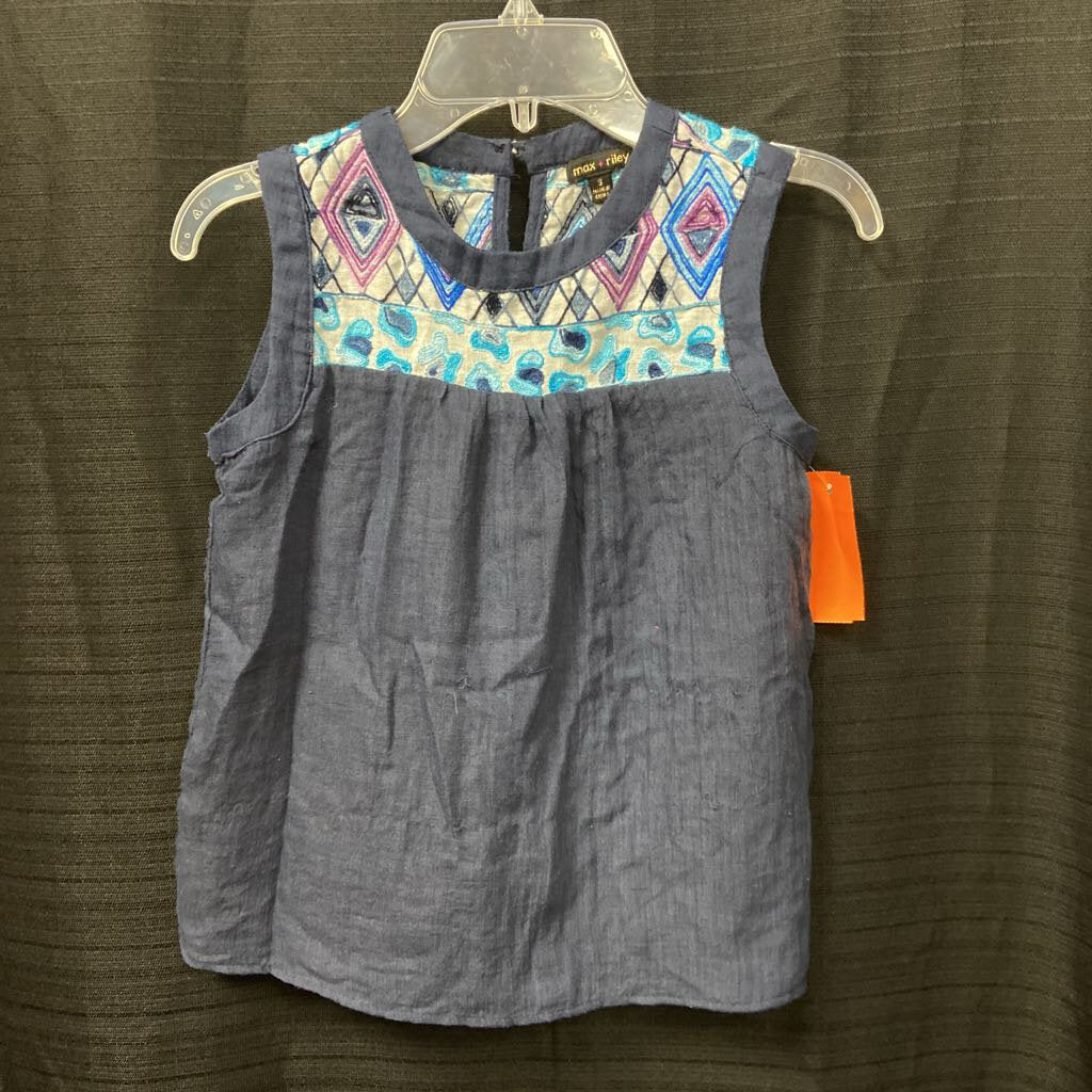 diamond patterned neck top
