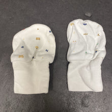 Load image into Gallery viewer, 4pk ABC Mittens
