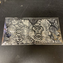 Load image into Gallery viewer, Snake Print Headband (NEW)
