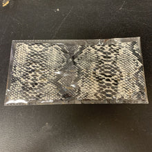 Load image into Gallery viewer, Snake Print Headband (NEW)
