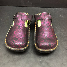 Load image into Gallery viewer, Girls Slip On Shoes
