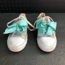 Load image into Gallery viewer, Girls Sparkly Bow Shoes
