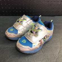 Load image into Gallery viewer, Boys Light Up Sneakers
