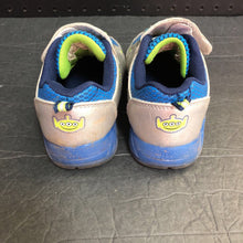 Load image into Gallery viewer, Boys Light Up Sneakers

