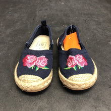 Load image into Gallery viewer, Girls Flower Shoes
