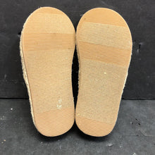 Load image into Gallery viewer, Girls Flower Shoes
