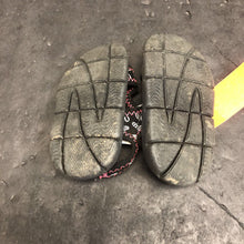 Load image into Gallery viewer, Girls Heart Sandals
