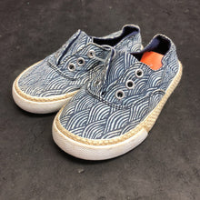 Load image into Gallery viewer, Girls Slip On Shoes

