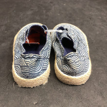 Load image into Gallery viewer, Girls Slip On Shoes
