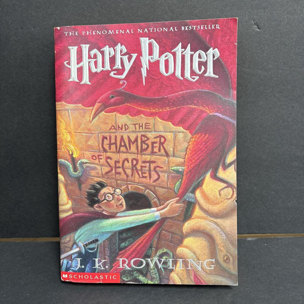 Harry Potter and The Chamber of Secrets (J.K. Rowling) -series paperback