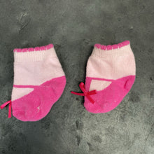 Load image into Gallery viewer, Flower Headband &amp; Socks Set
