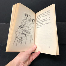 Load image into Gallery viewer, Song Lee and the &quot;I Hate You&quot; Notes (Horrible Harry) (Suzy Kline) -paperback series
