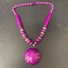 Load image into Gallery viewer, Chunky Beaded Necklace
