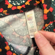 Load image into Gallery viewer, Patterned Leggings
