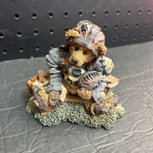 Load image into Gallery viewer, Knute &amp; the Gridiron Figurine
