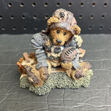 Load image into Gallery viewer, Knute &amp; the Gridiron Figurine
