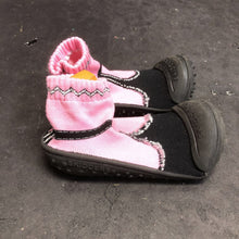 Load image into Gallery viewer, Girls Grip Shoes

