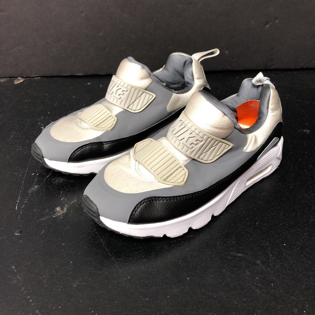 Nike tiny 90 hotsell