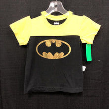Load image into Gallery viewer, Batman tshirt w/ cape

