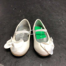 Load image into Gallery viewer, Girls Bow Shoes
