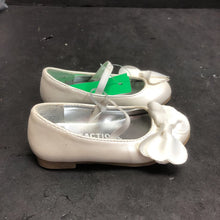 Load image into Gallery viewer, Girls Bow Shoes
