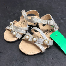 Load image into Gallery viewer, Girls Pearl Sandals (Sandalias Arce)
