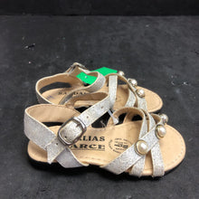 Load image into Gallery viewer, Girls Pearl Sandals (Sandalias Arce)
