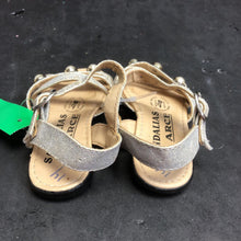 Load image into Gallery viewer, Girls Pearl Sandals (Sandalias Arce)
