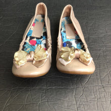 Load image into Gallery viewer, Girls Bow Flats
