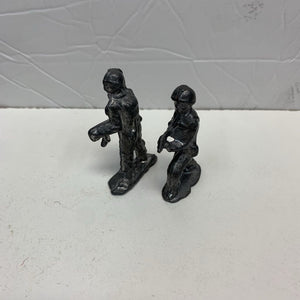 2pk Cast Iron Army Men