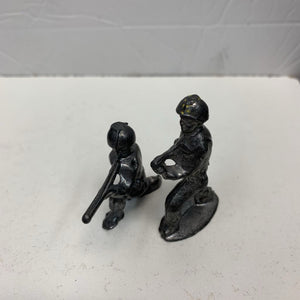 2pk Cast Iron Army Men