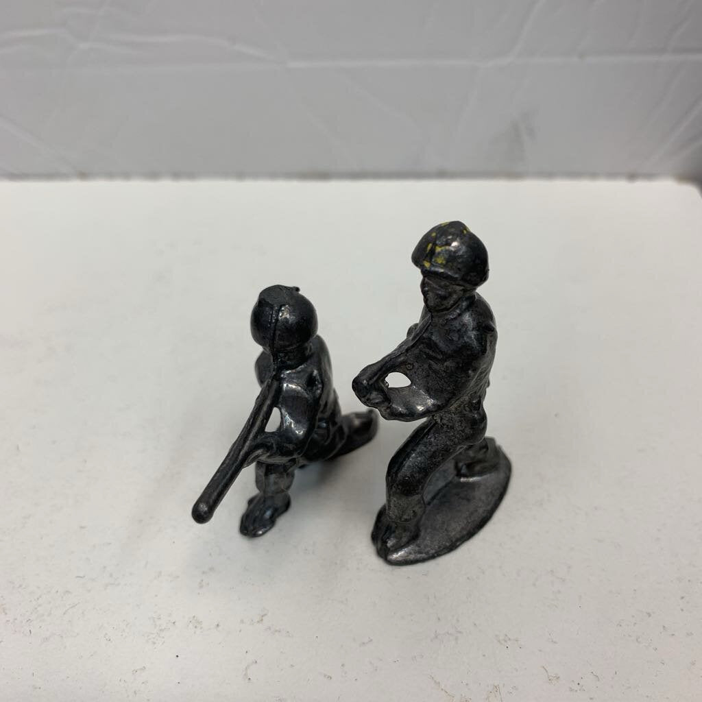 2pk Cast Iron Army Men