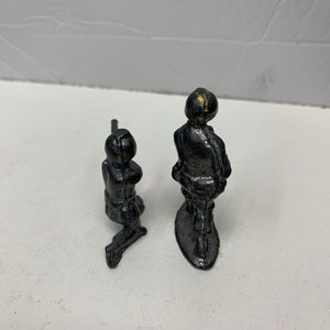 2pk Cast Iron Army Men