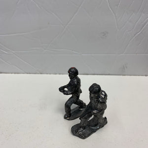 2pk Cast Iron Army Men