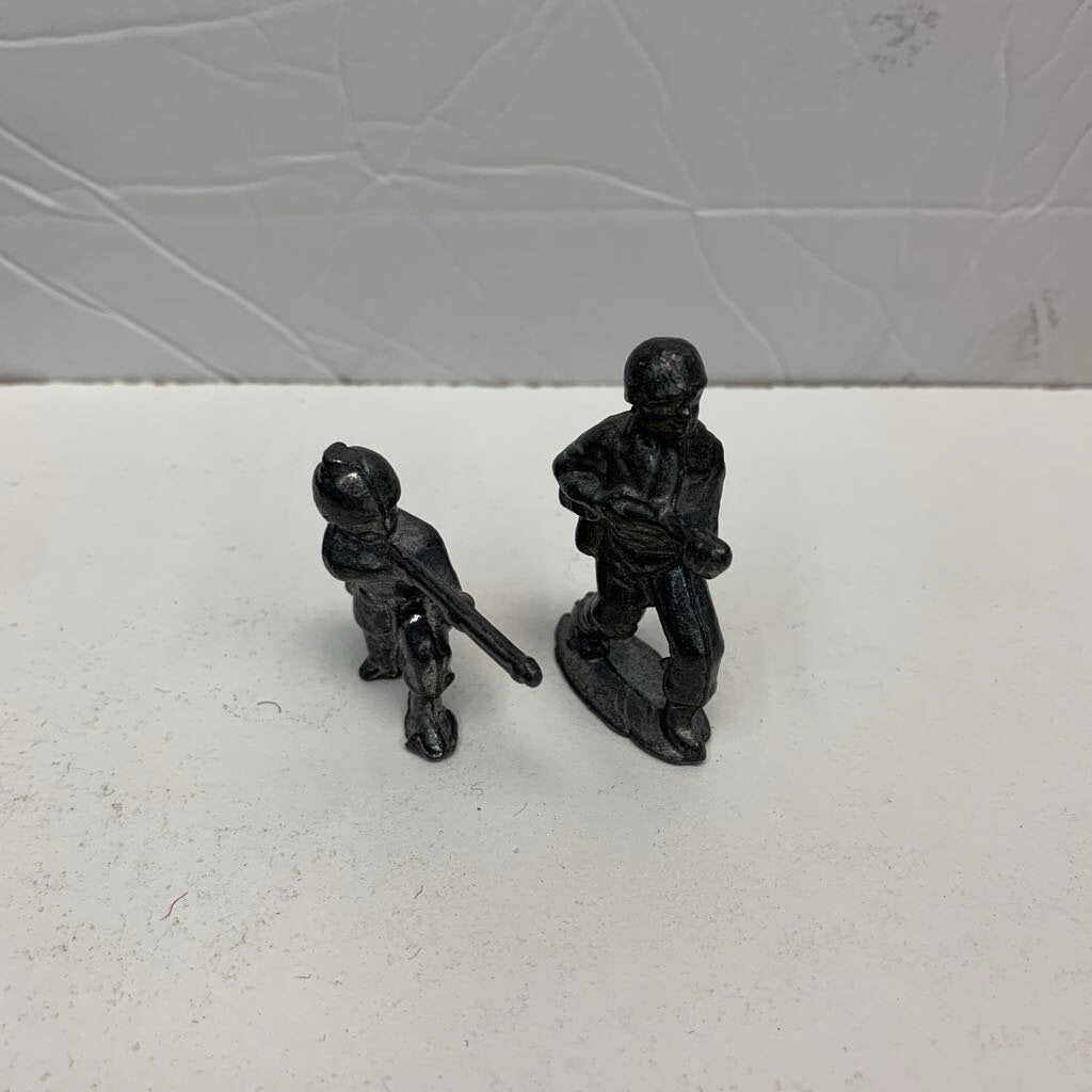2pk Cast Iron Army Men